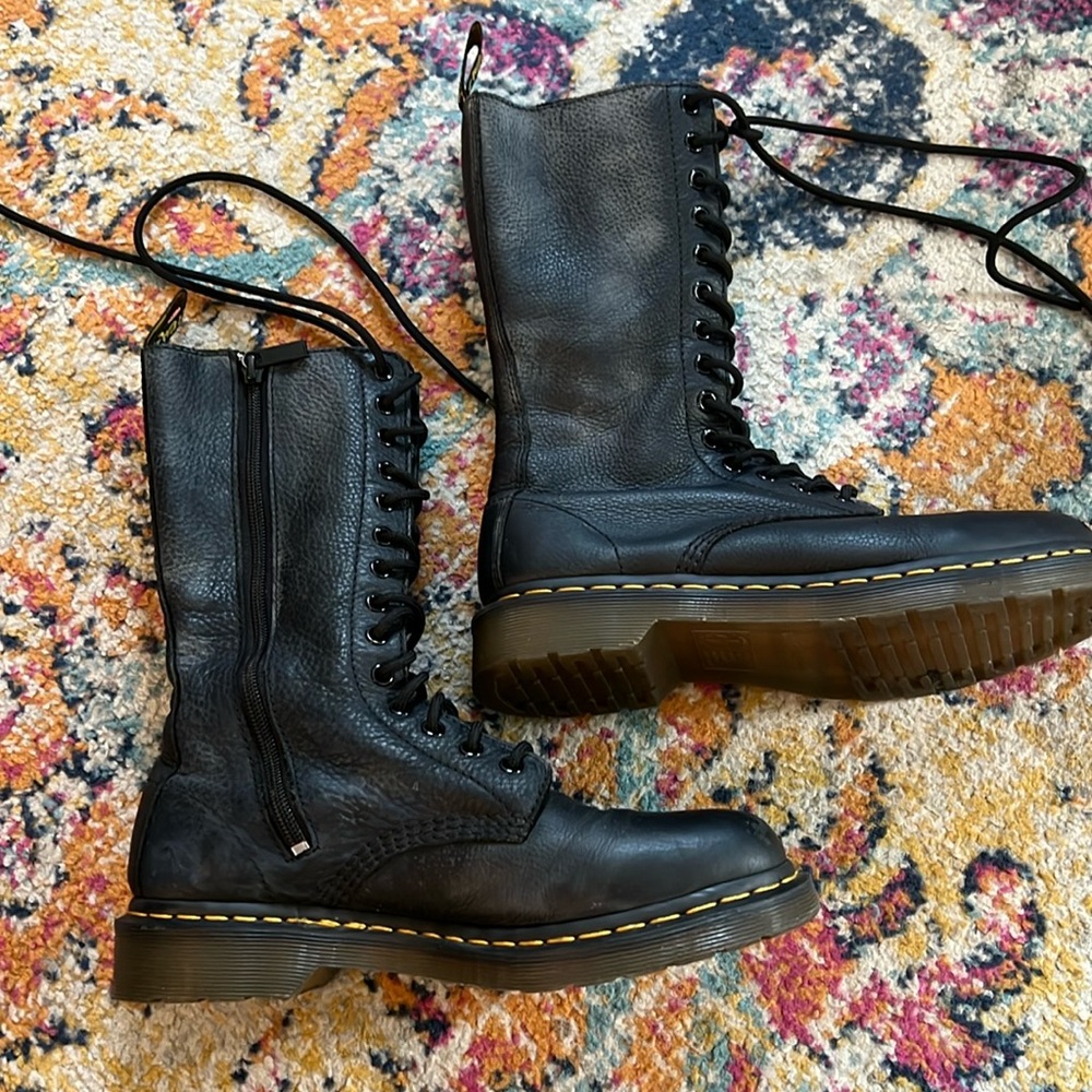 Women’s Dr. Martens size 9